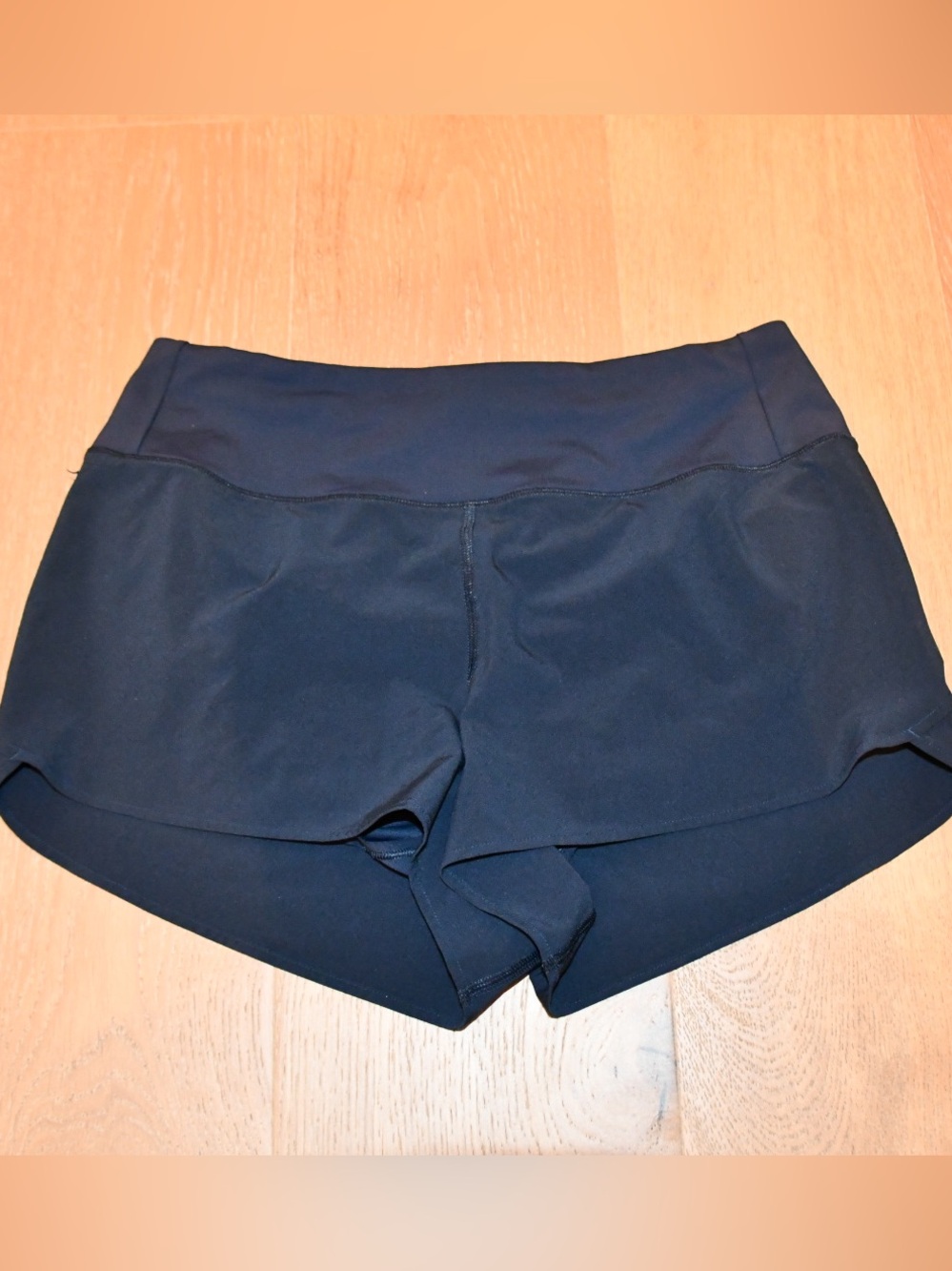 lululemon athletica navy hotty hot low rise Athletic Shorts 2.5 inseam size 6